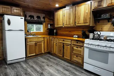 Image de Blueberry Hill Lakeside Retreat. Family/pet friendly.