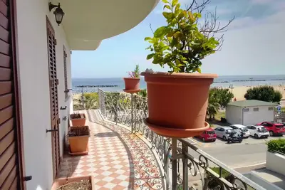 Image de Three-room seaside apartment with front and side sea view terrace
