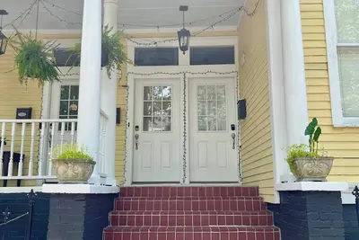 Image de Victorian Home on Duffy Upstairs