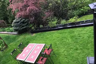 Image de Central Executive Ravine Home 5+ Bdrms