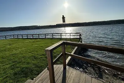Image de Keuka Lake East Side Cottage with walk in beach