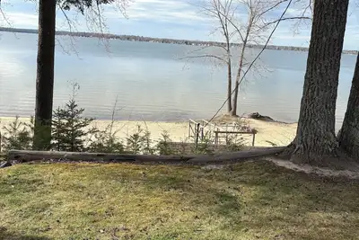 Image de Charming 3 bedroom cottage on Lake Missaukee in beautiful Lake City with WiFi