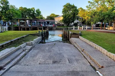 Image de The Launch Pad - Dog-friendly House with Boat Ramp on deep canal corner lot