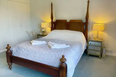 Image de Impressive large home 5 mins walk to Addenbrookes