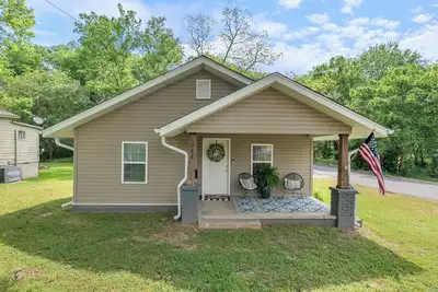 Image de Modern Charming 3br/2ba Home. Walking distance to Downtown Benton & Tyndall Park