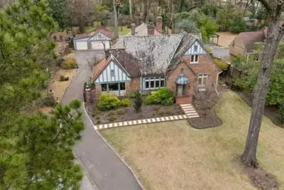 Image de Stunning 3 bed, 3 bath house [sleeps 8] in Midtown, 2min drive to Rhodes College