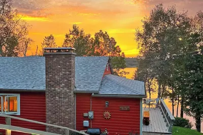 Image de Lakefront cabin in Vt's Northeast Kingdom on the Vast trail.