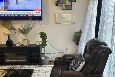 Image de Entire 3br/2ba exquisite house