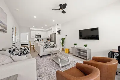 Image de Luxury Spacious Home 6bedrms 8beds 16 guests nearDowntown Houston, Nrg Wifi Ac