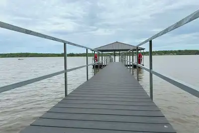 Image de Kentucky Lake 3-bed Mobile Home Cabins - shared dock access WiFi, & Bald eagles!