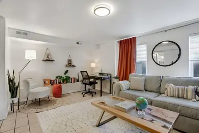 Image de Cozy Garden Apartment in Chicago