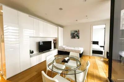 Image de Penthouse Family Apartment for 5 | Melbourne Cbd | City Views & On-Site Parking