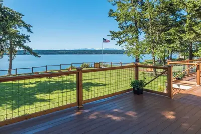 Image de Charming 2-bedroom waterfront cottage overlooking Penn Cove