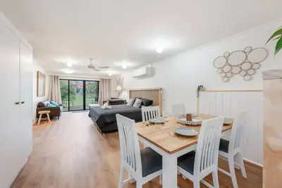 Image de Waterfront peaceful retreat with resort amenities!