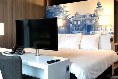 Image de Modern Retreat with Free Ev Charging, and On-Site Restaurant Near Autotron