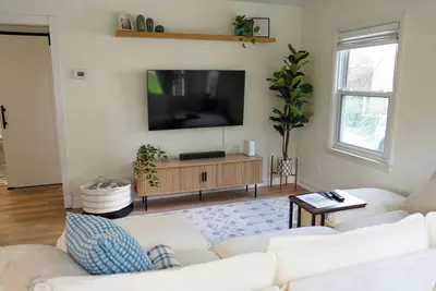 Image de Charming 2-bedroom house in Beautiful Downtown Plymouth - Wifi, washer/dryer