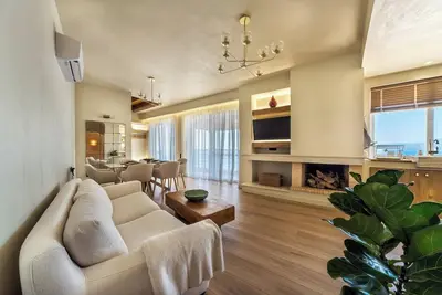 Image de Elegant 2br Villa with Terrace, Private Beach & Breathtaking Sea Views