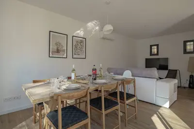 Image de La Belle Martegale - climatisée - 2 garages - proche centre ville