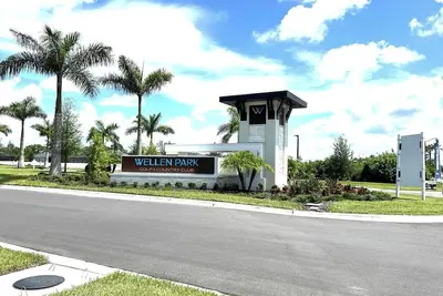 Image de Resort-Style Living! Brand new condo with 2 Golf Memberships, Pool, Tiki Bar