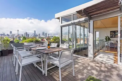 Image de Spacious Contemporary Warehouse City Views Glebe