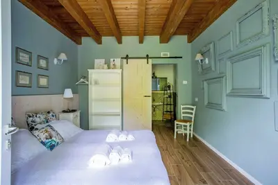 Image de Forest Retreat on Lake Como – Peaceful Nature & Tranquility in the Woods