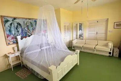 Image de A Bequia traditional island hillside house overlooking beautiful Admiralty Bay