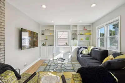 Image de Steps to downtown/ close to the River/ comfy beds