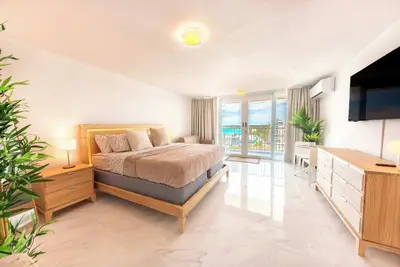 Image de 9th Floor Studio On Beach w/Parking @ Esj