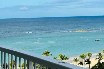 Image de Beachfront 2bedrooms 2 baths. 5min from airport. Sleeps 6