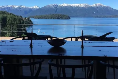 Image de Tanière. Contemporary design house. Breathtaking lake view.