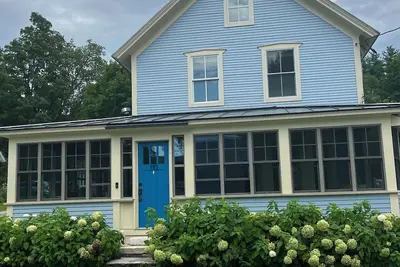 Image de Historic Depot Area Farmhouse