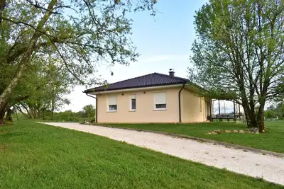 Image de Brand Neu Villa for 5 people, in quiet rural village surroundings! !