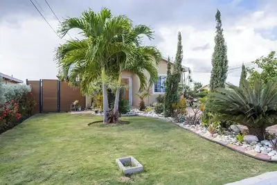 Image de 2-bedroom  Portmore home with WiFi, Ac in a gated community. Close to Kingston.