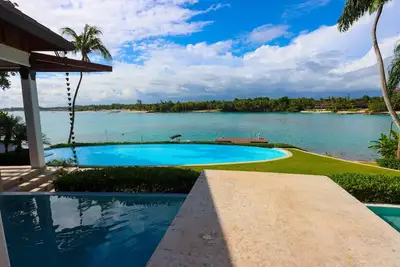 Image de Villa with Yacht Dock in Casa de Campo : Ref: 10155