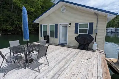 Image de Brand New Floating Home on Norris Lake : Sleeps 12 : Swim, Grill & Relax! #4
