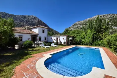 Image de Cortijo authentique avec piscine