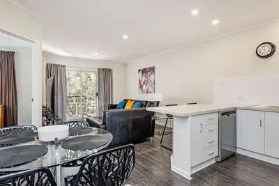 Image de 2 Br Apartment with Car Parking on Melbourne Street