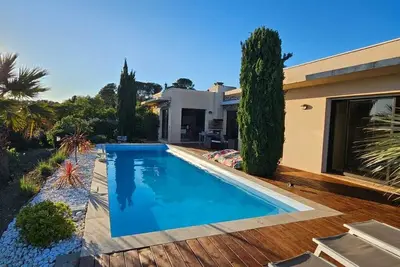 Image de Villa bord de mer à 200 mètres de la plage avec piscine dans résidence fermée