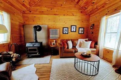 Image de Spring Is In The Air | Cozy off-grid cabin
