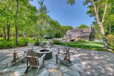 Image de Southampton 5-bdrm 5-bth Luxury House with Pool Sleeps 18 Comfortably Near Beach