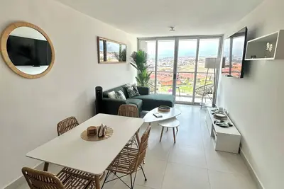 Image de Cozy Centrally located Condo w/ Mountain view, Pool, & Gym