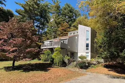 Image de Soaring 4-bedroom Architects house in charming Leverett with fiber-optic WiFi