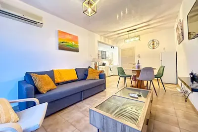 Image de Mackenzie 1br with Parking & Balcony | Partial Sea View