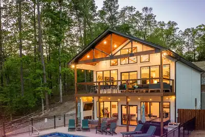 Image de Lakefront Oasis: Pool, Hot Tub, Game Room & Dock!