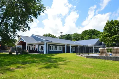 Image de Two Bedroom North Condo at our Lakefront Paradise. Pool, Hot Tub, Kayaks and more. (Sleeps 4 Adults)