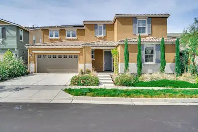 Image de Pool Paradise: Spacious Tracy Home w/ Yard!