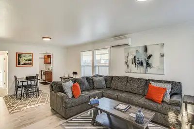 Image de 4 Mi to Several Museums: Quaint Tacoma Home