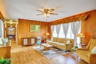 Image de Mid-Century 1950s Retreat w/ Rec Room in Monett!