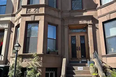 Charming Brownstone just 2. 5 blocks from Prospect park