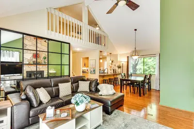 Image de Boating, Pickleball & More: Condo Near Lake Keowee